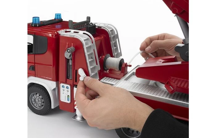 Bruder 3590 Scania R-Serie Brandweer Met Spuit En Sirene 8 Bruder 3590 Scania R-Serie Brandweer Met Spuit En Sirene - Afbeelding 6